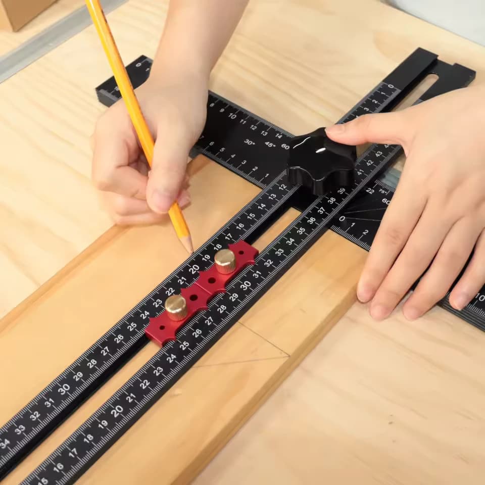 قالب تحديد ثقوب ديال الأبواب والتيرورات – مسطرة قابلة للتعديل 2 فـ1 بطول 54cm لضبط الحفر بدقة عالية - Image 2